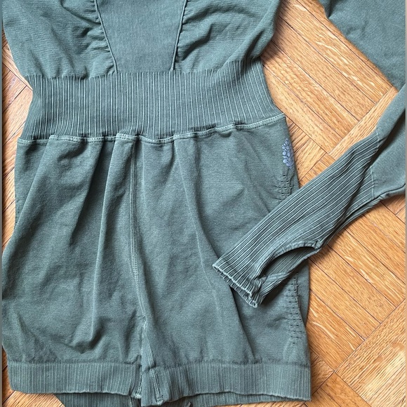 Free People Good Karma Long Sleeve Runsie Green Size XS/S NWOT $108.00 - Picture 10 of 11